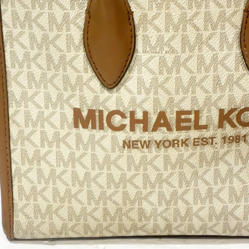 Michael Kors MK Small Vanilla Messenger Handbag Bag Purse‎ Shopper Lady